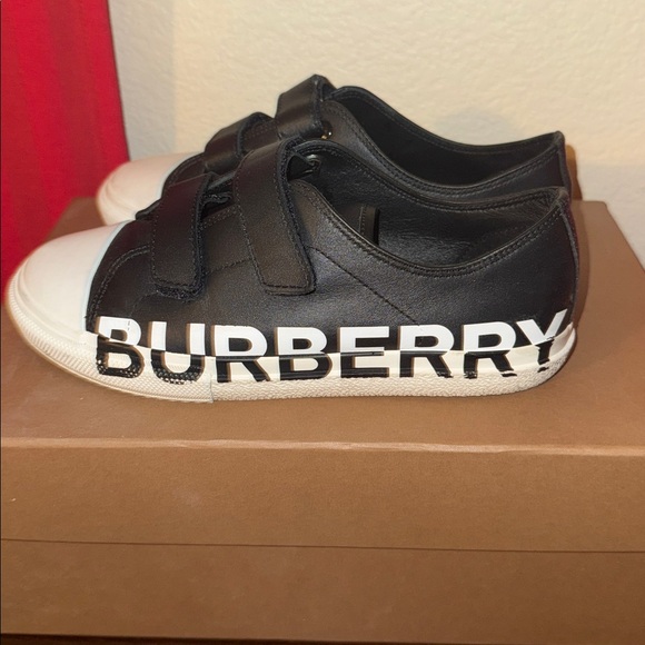 Burberry Kids 34 Unisex Mini Larkhall Low Top Sneaker Black and White. - Picture 4 of 11